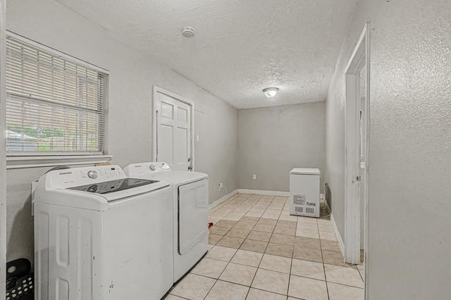 9318 Linda Vista Road, Houston, TX 77078