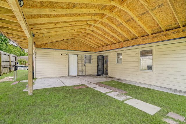 9318 Linda Vista Road, Houston, TX 77078