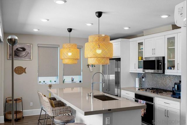 810 Santa Barbara Place, San Diego, CA 92109