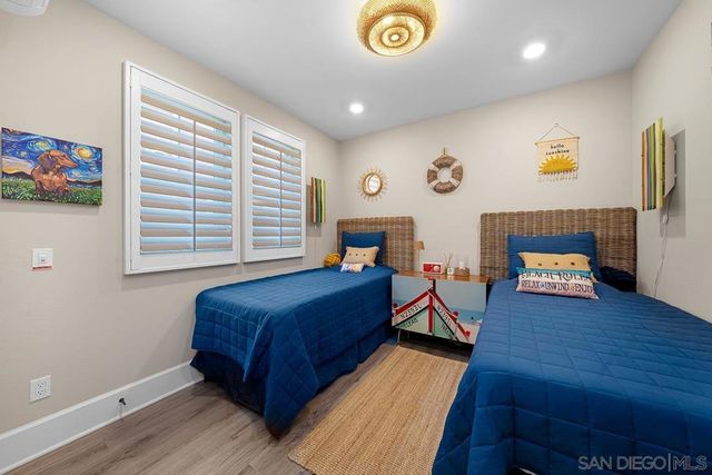810 Santa Barbara Place, San Diego, CA 92109