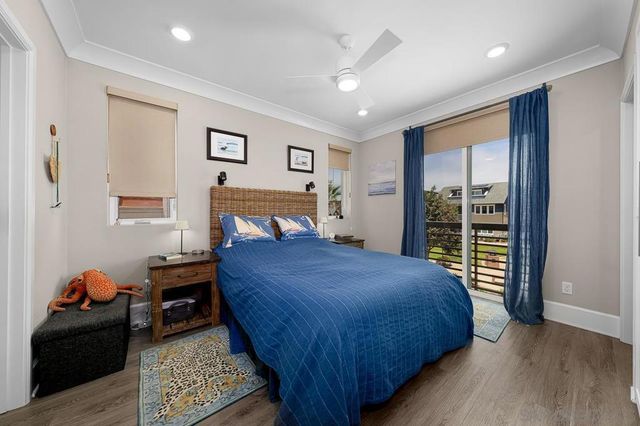 810 Santa Barbara Place, San Diego, CA 92109