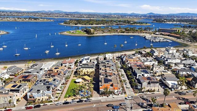 810 Santa Barbara Place, San Diego, CA 92109