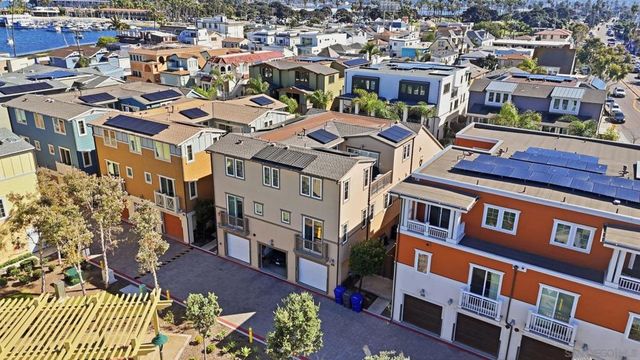 810 Santa Barbara Place, San Diego, CA 92109