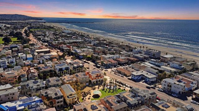 810 Santa Barbara Place, San Diego, CA 92109