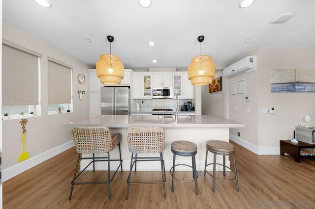 810 Santa Barbara Place, San Diego, CA 92109