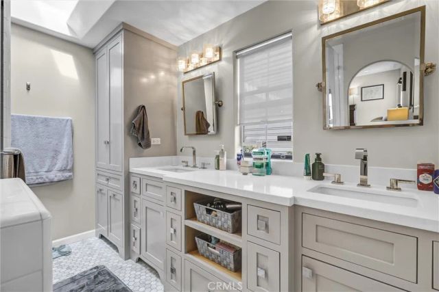 2740 Highland Way, Laguna Beach, CA 92651