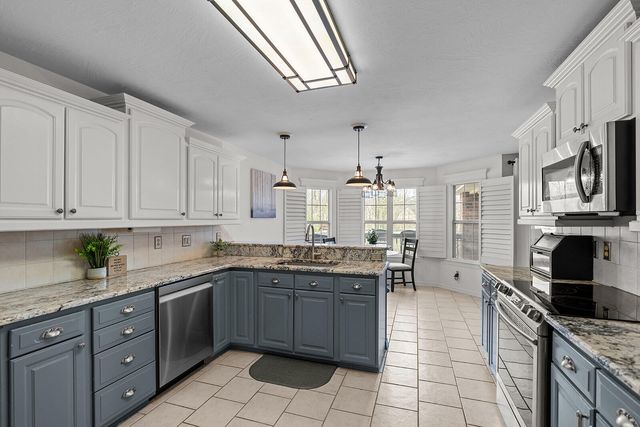 2712 N 25th Street, Ozark, MO 65721