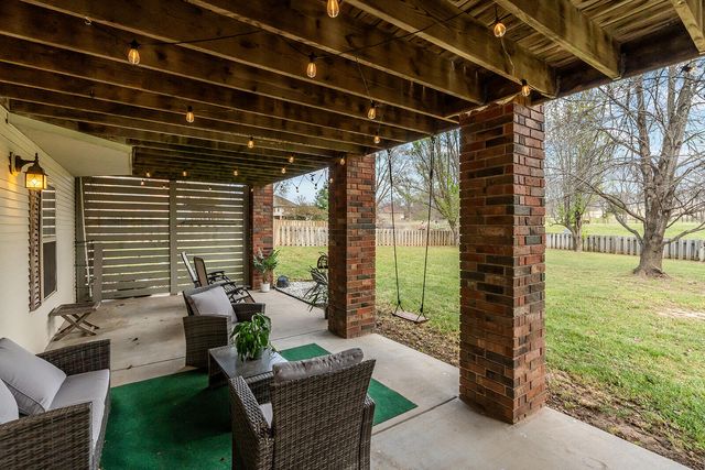 2712 N 25th Street, Ozark, MO 65721