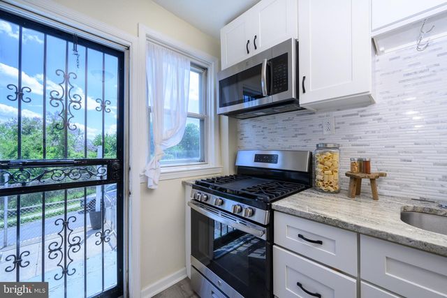 379 FAIRWAY TER, Philadelphia, PA 19128