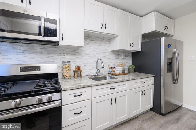 379 FAIRWAY TER, Philadelphia, PA 19128