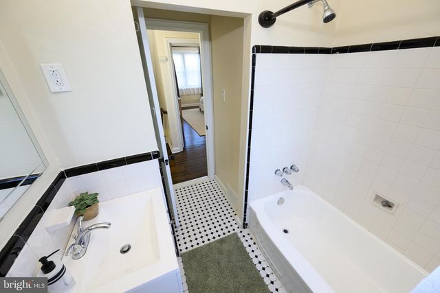 379 FAIRWAY TER, Philadelphia, PA 19128