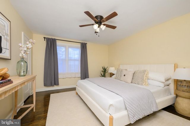 379 FAIRWAY TER, Philadelphia, PA 19128