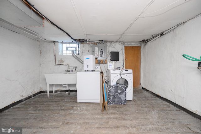 379 FAIRWAY TER, Philadelphia, PA 19128