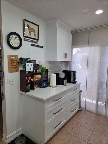 2640 W Gately Dr Drive W 1204, West Palm Beach, FL 33415