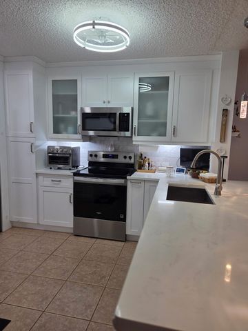2640 W Gately Dr Drive W 1204, West Palm Beach, FL 33415