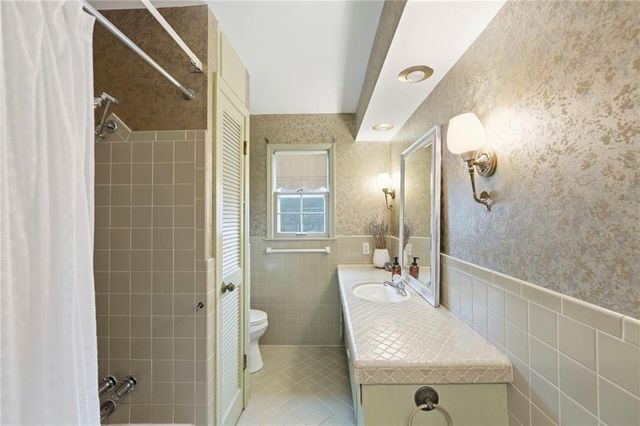 10505 Belinder Road, Leawood, KS 66206