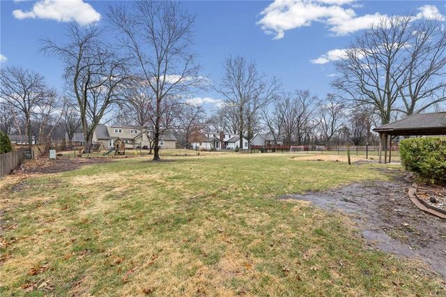 10505 Belinder Road, Leawood, KS 66206