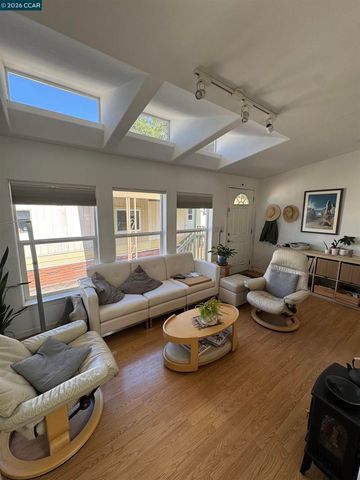 930 Rosedale Ave SPC 19, Capitola, CA 95010
