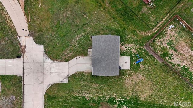 38 Shady Tree Court, Winfield, MO 63389
