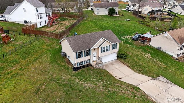 38 Shady Tree Court, Winfield, MO 63389