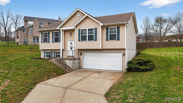 38 Shady Tree Court, Winfield, MO 63389