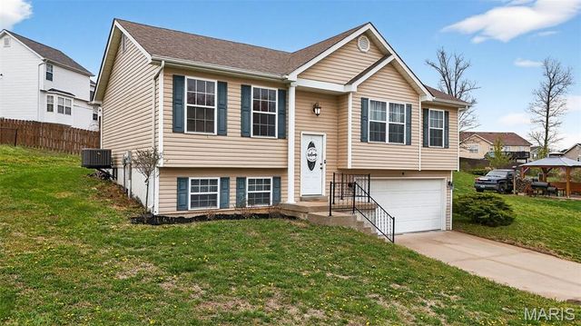 38 Shady Tree Court, Winfield, MO 63389