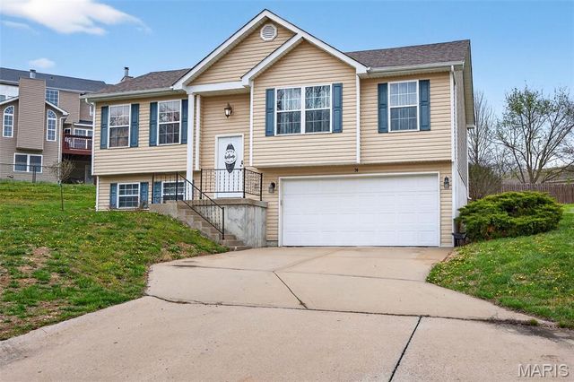 38 Shady Tree Court, Winfield, MO 63389