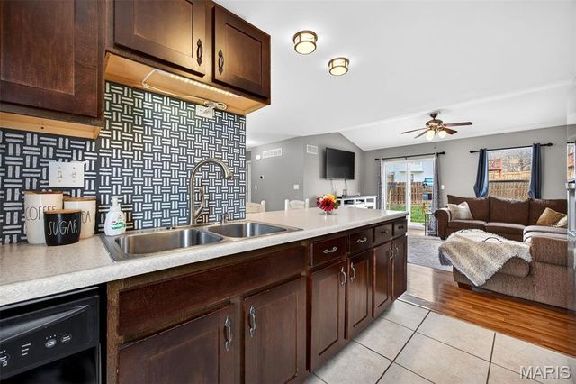 38 Shady Tree Court, Winfield, MO 63389