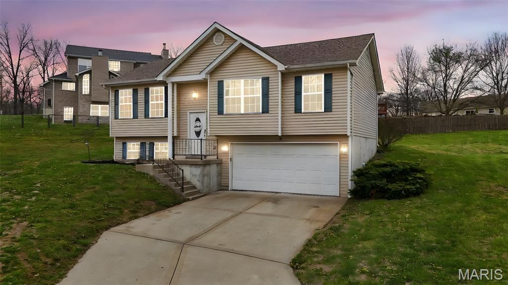38 Shady Tree Court, Winfield, MO 63389