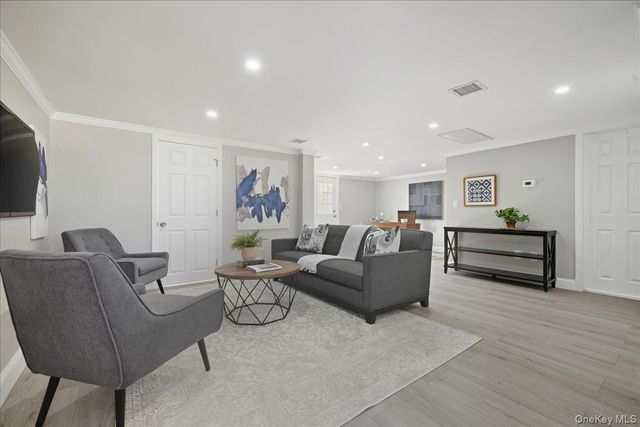 1050 Hastings Street, Baldwin, NY 11510