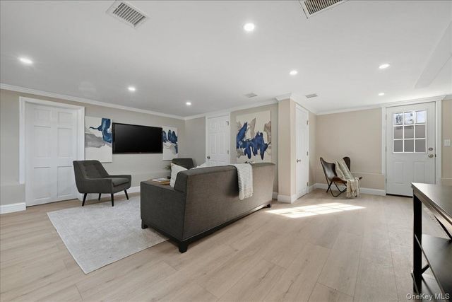 1050 Hastings Street, Baldwin, NY 11510