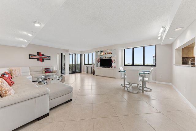 3420 S OCEAN Boulevard 8T, Highland Beach, FL 33487