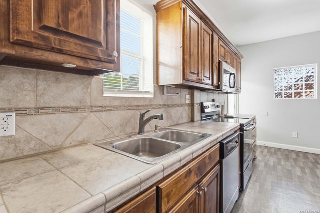9140 Sailfish Dr, San Antonio, TX 78006
