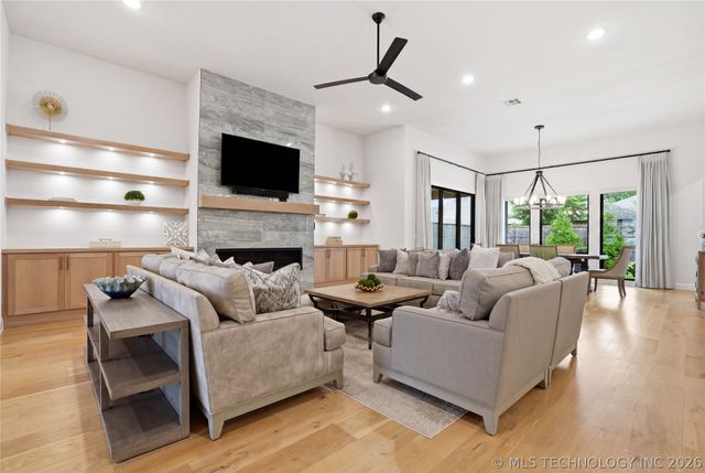 6615 E 123rd Place S, Bixby, OK 74008