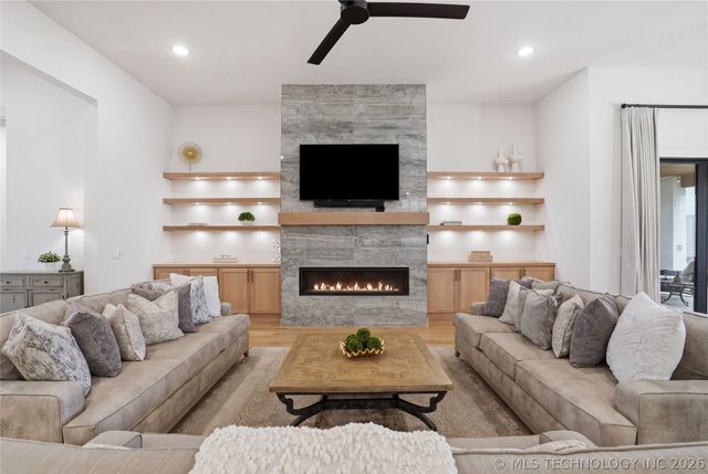 6615 E 123rd Place S, Bixby, OK 74008