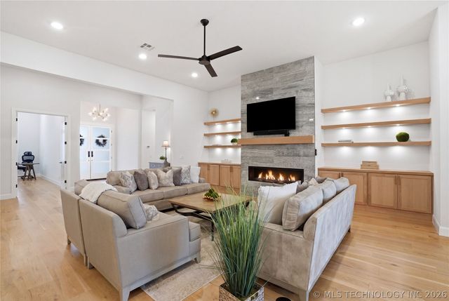 6615 E 123rd Place S, Bixby, OK 74008