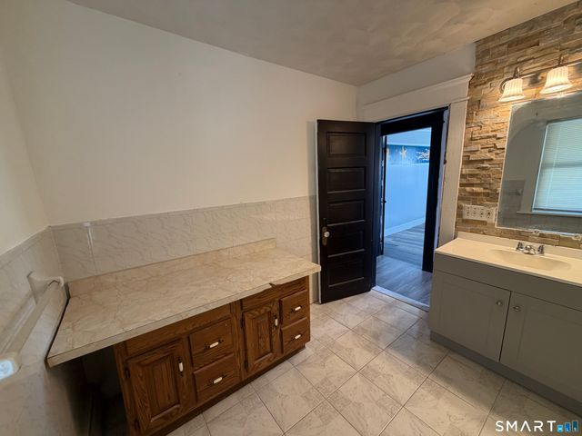 95 Park Avenue, Derby, CT 06418