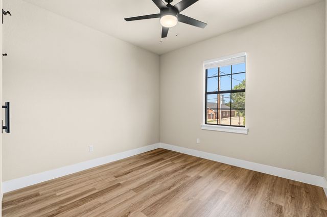919 SW 3rd Avenue, Mineral Wells, TX 76067
