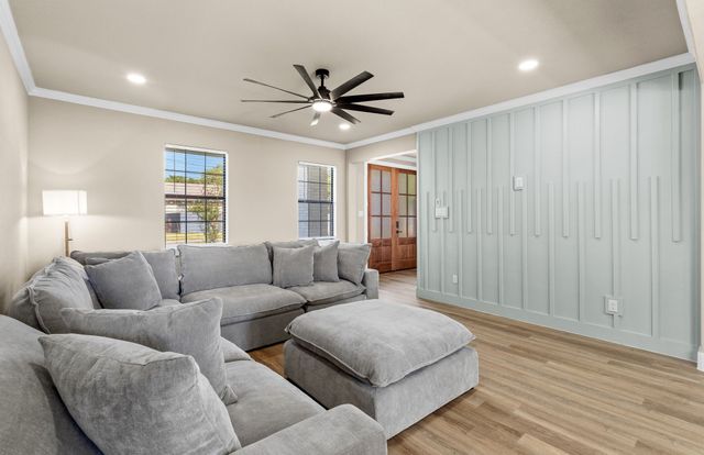919 SW 3rd Avenue, Mineral Wells, TX 76067