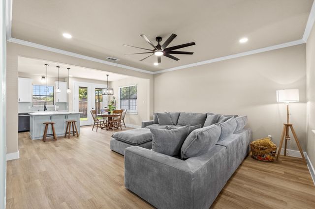 919 SW 3rd Avenue, Mineral Wells, TX 76067