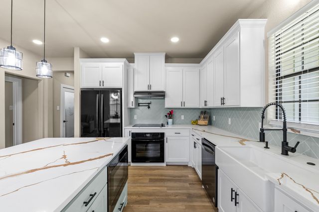 919 SW 3rd Avenue, Mineral Wells, TX 76067