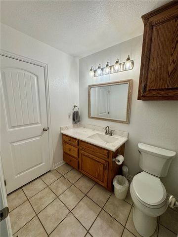 203 Oakwood Drive, Mexia, TX 76667