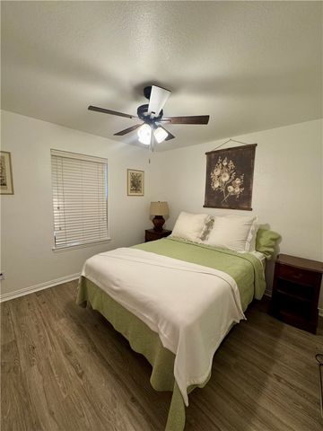 203 Oakwood Drive, Mexia, TX 76667