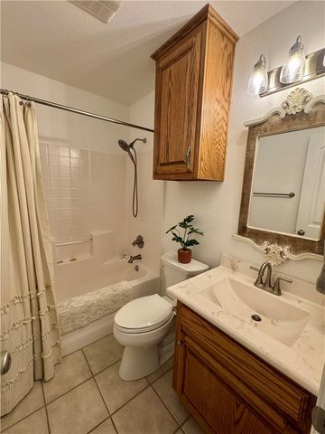 203 Oakwood Drive, Mexia, TX 76667