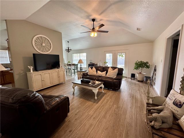 203 Oakwood Drive, Mexia, TX 76667