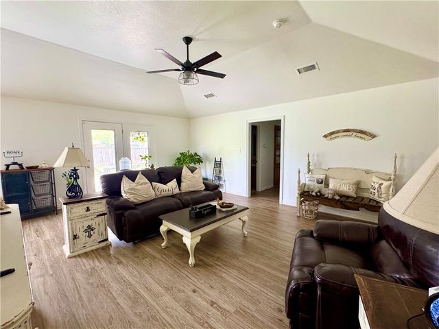 203 Oakwood Drive, Mexia, TX 76667