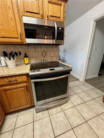 203 Oakwood Drive, Mexia, TX 76667