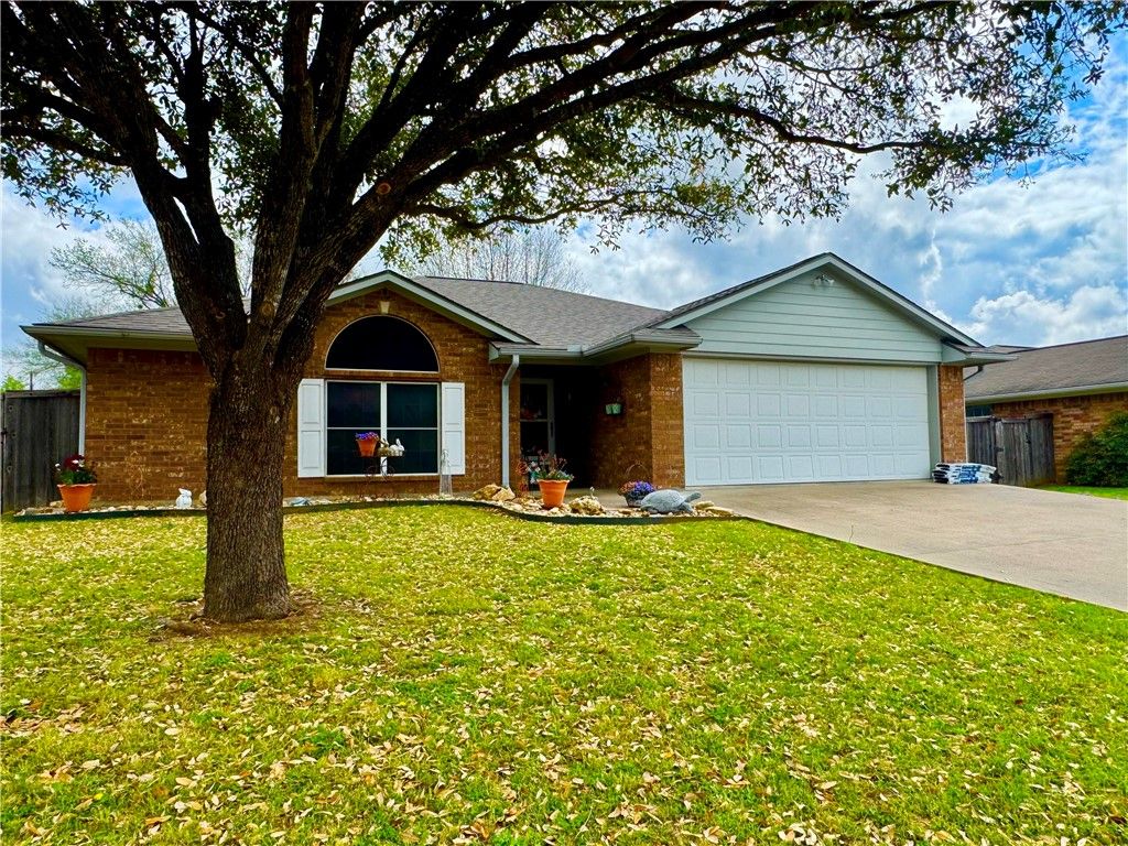 203 Oakwood Drive, Mexia, TX 76667