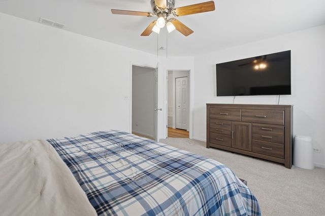 185 Springbrook Trail S, Oswego, IL 60543
