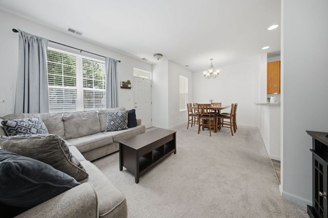 185 Springbrook Trail S, Oswego, IL 60543